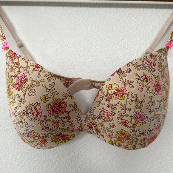 Victoria’s Secret plunge (padded) 34C. Neutral floral pattern with rhinestones. - Picture 2 of 6